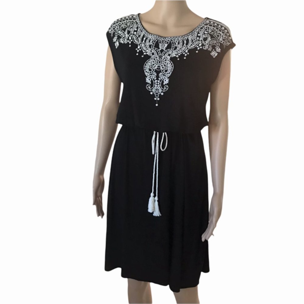 Westbound petites black & white embroidered dress